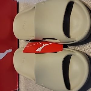 Puma sandals size 6